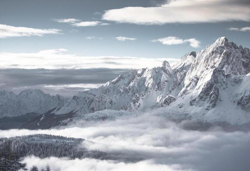 Отель Loewe Dolomites