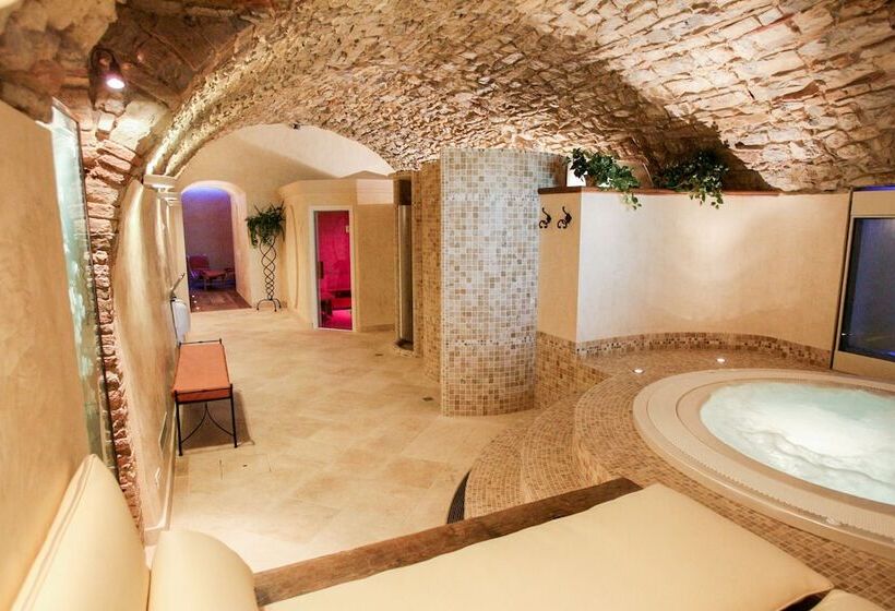 בית מלון כפרי Palazzo Squarcialupi