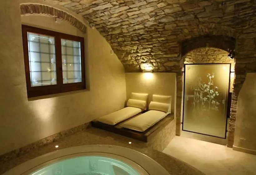 Hotelli Palazzo Squarcialupi