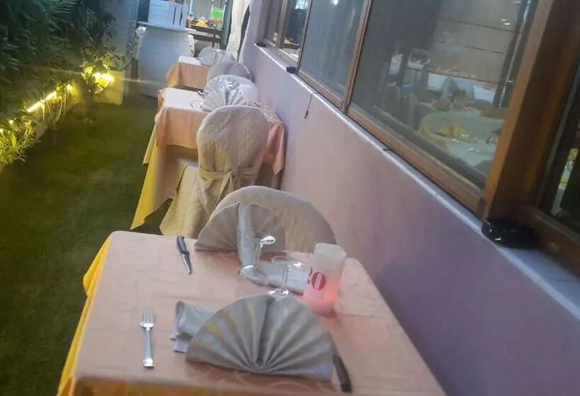 ホテル Ristorante Supersonik
