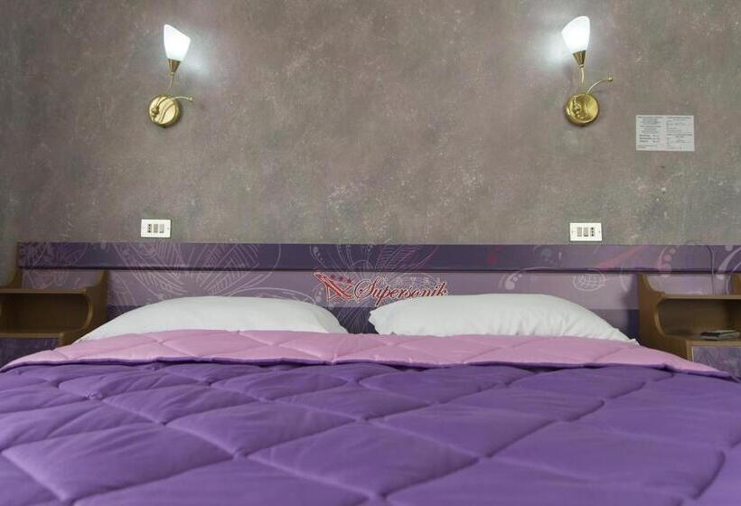 호텔 Ristorante Supersonik