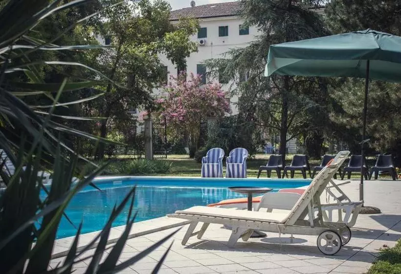 Hotelli Villa Carrer