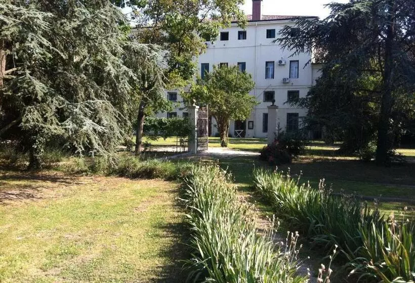 Hotelli Villa Carrer