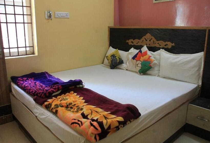 Amudha Hotels & Restaurant