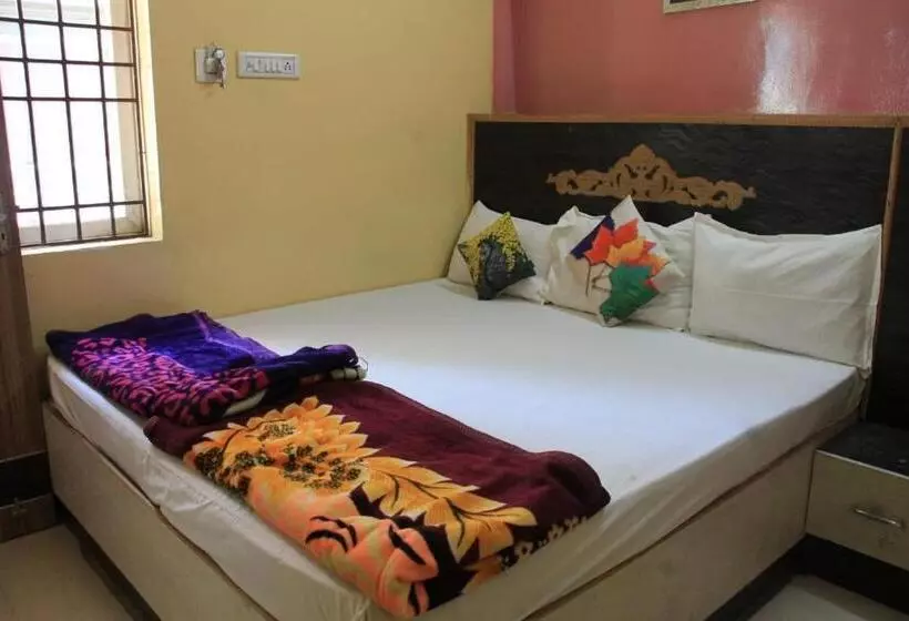 Amudha Hotels & Restaurant