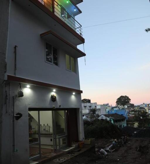 Amudha Hotels & Restaurant