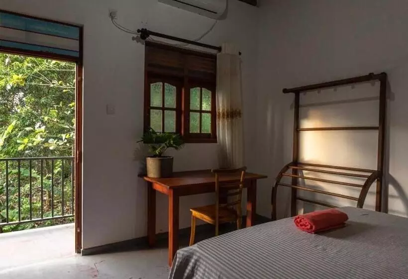 ベッドアンドブレックファースト The Sanctuary Villa   Ayurveda Yoga Retreat