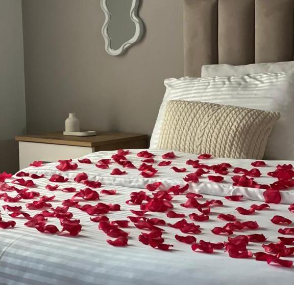 هتل Aromë Natyre By Alarafarm