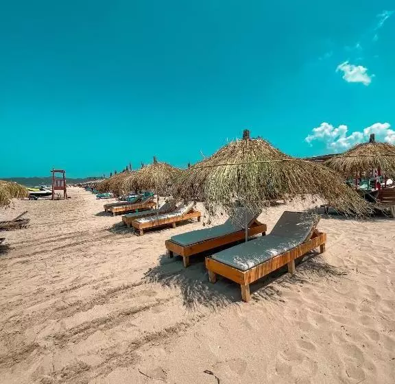 Hotelli Aromë Natyre By Alarafarm