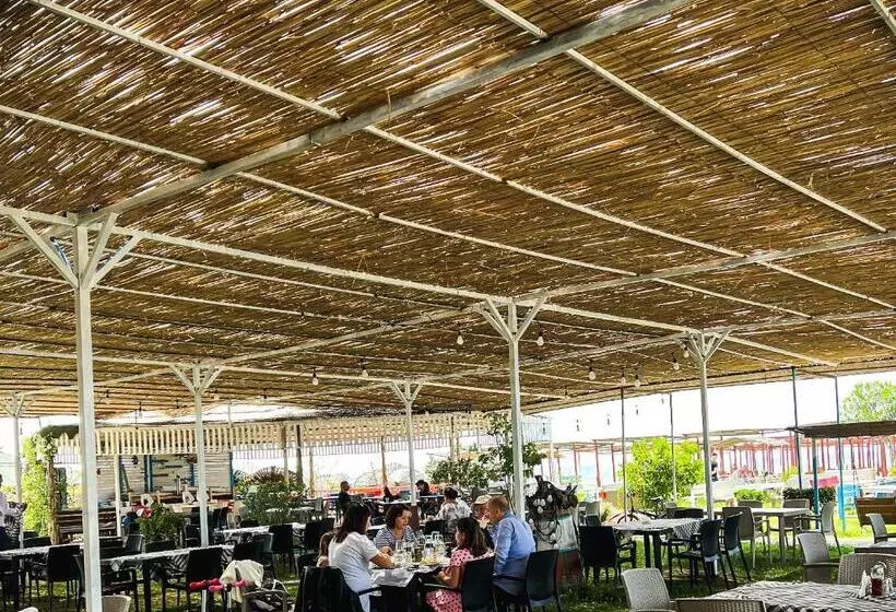 Hotelli Aromë Natyre By Alarafarm