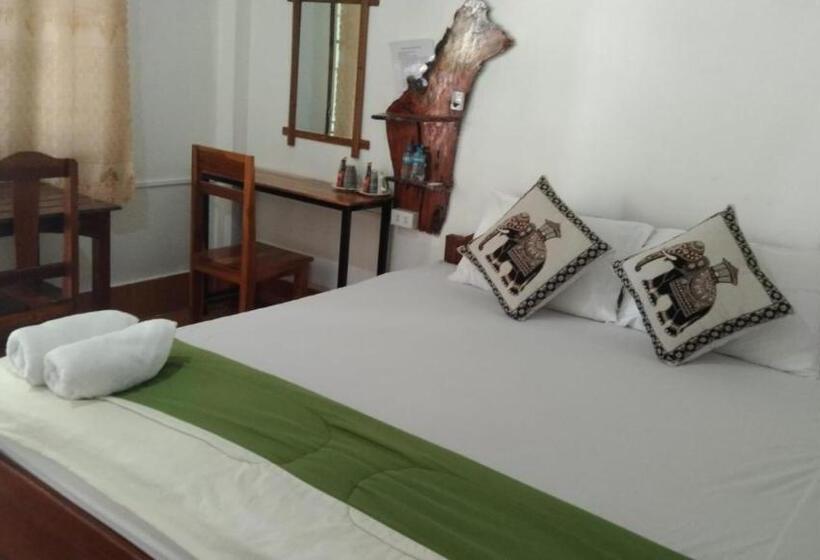 Pensão Amphai Guest House