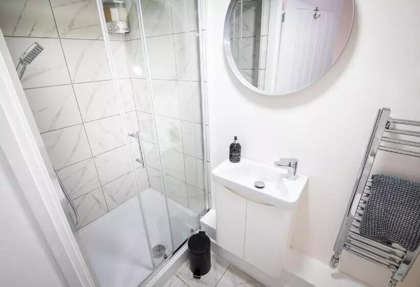 ペンション Kings Arms Suites   Deluxe Room   En Suite   Self Check In