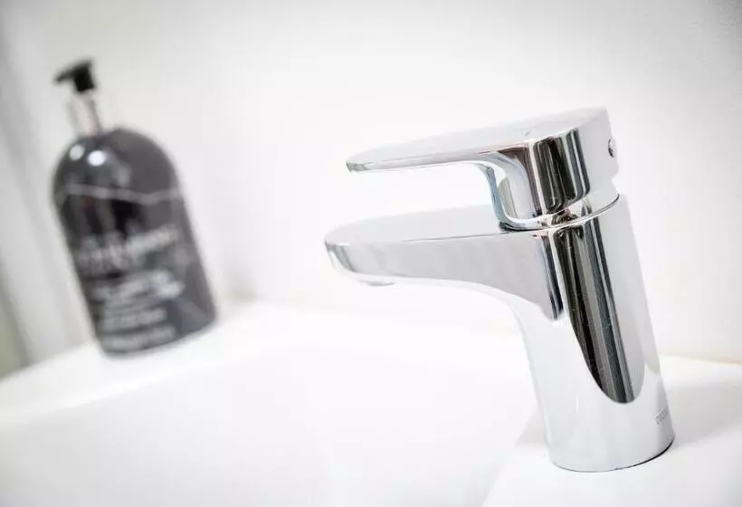 ペンション Kings Arms Suites   Deluxe Room   En Suite   Self Check In