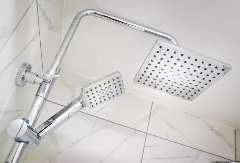 ペンション Kings Arms Suites   Deluxe Room   En Suite   Self Check In