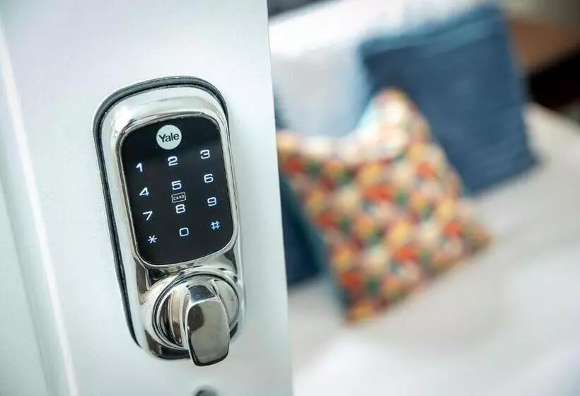 ペンション Kings Arms Suites   Deluxe Room   En Suite   Self Check In