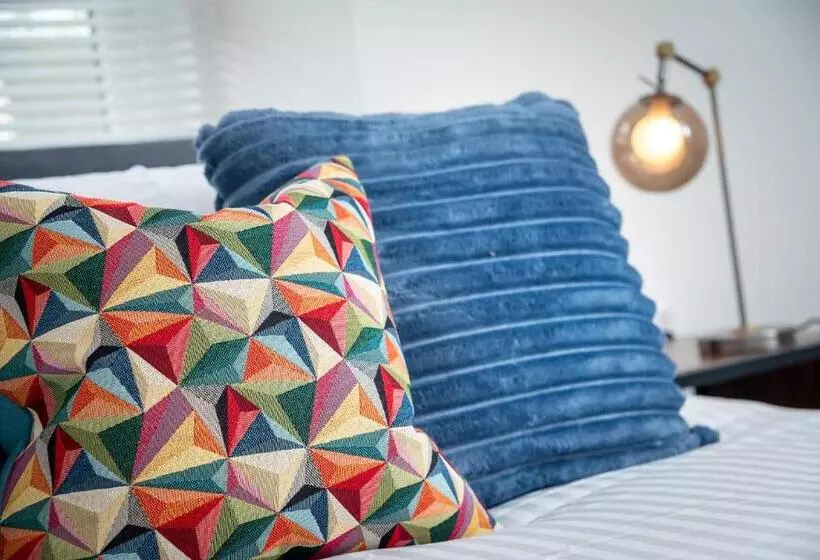 ペンション Kings Arms Suites   Deluxe Room   En Suite   Self Check In