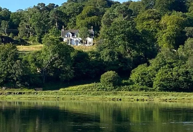 Aamiaismajoitus (B&B) Glenaros Lodge