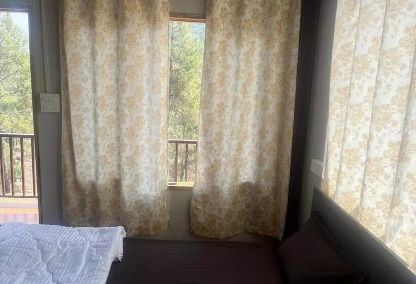 تختخواب و صبحانه Reys Cafe And Boutique Cottage   A Jungle Stay