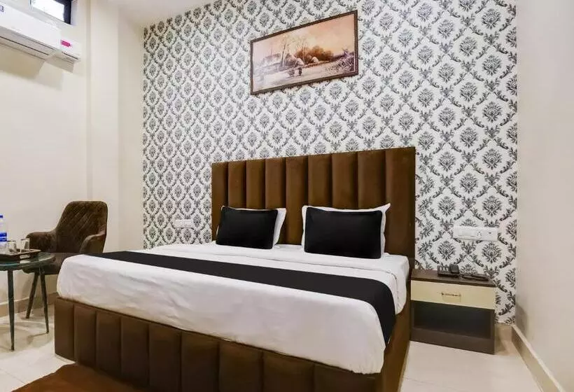 Fabhotel Royal Regency I