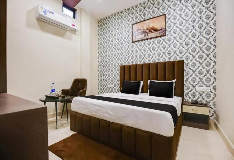 Fabhotel Royal Regency I