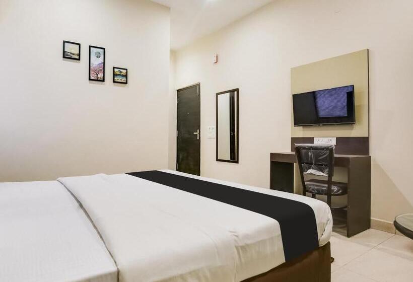 Fabhotel Royal Regency I
