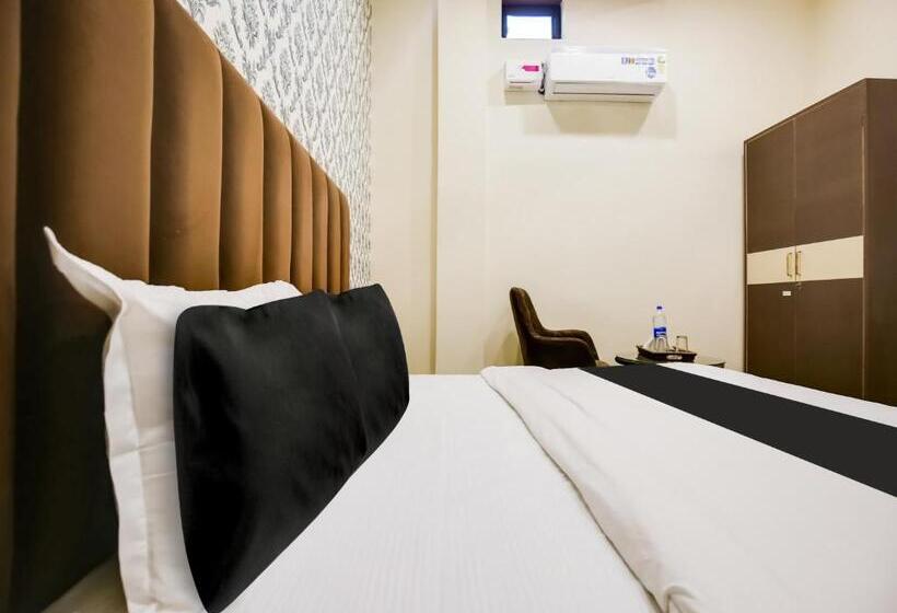 Fabhotel Royal Regency I