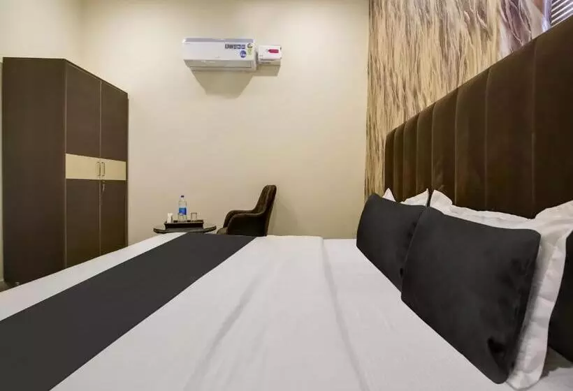 Fabhotel Royal Regency I