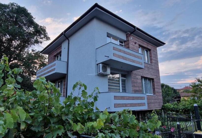 Пансион „бащината къща“ за гости