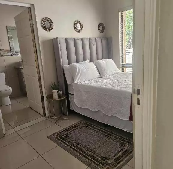 پانسیون Omosa Guest House