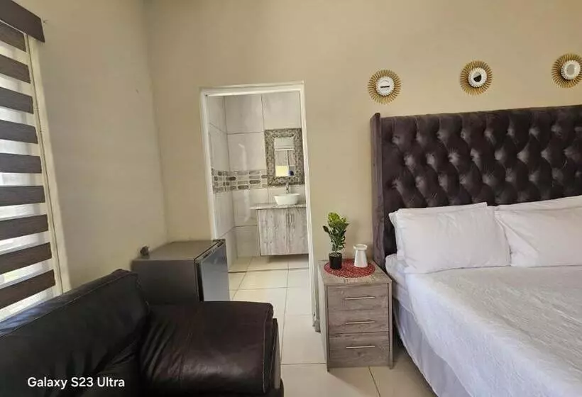 پانسیون Omosa Guest House