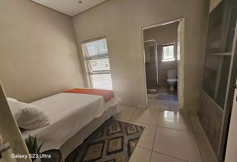 پانسیون Omosa Guest House