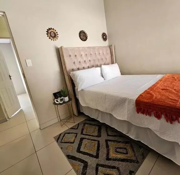 پانسیون Omosa Guest House