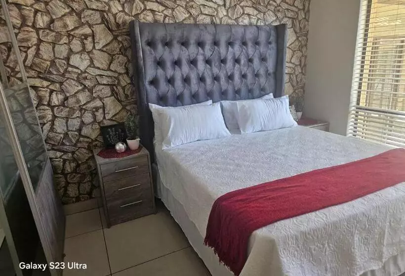 پانسیون Omosa Guest House