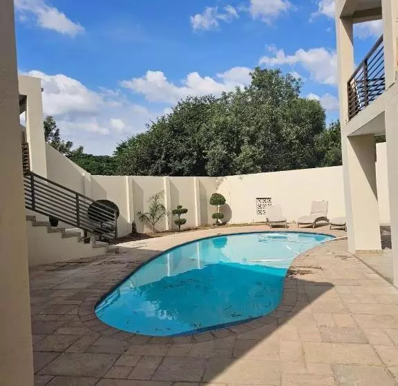 پانسیون Omosa Guest House