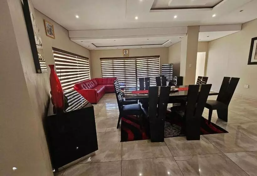 پانسیون Omosa Guest House