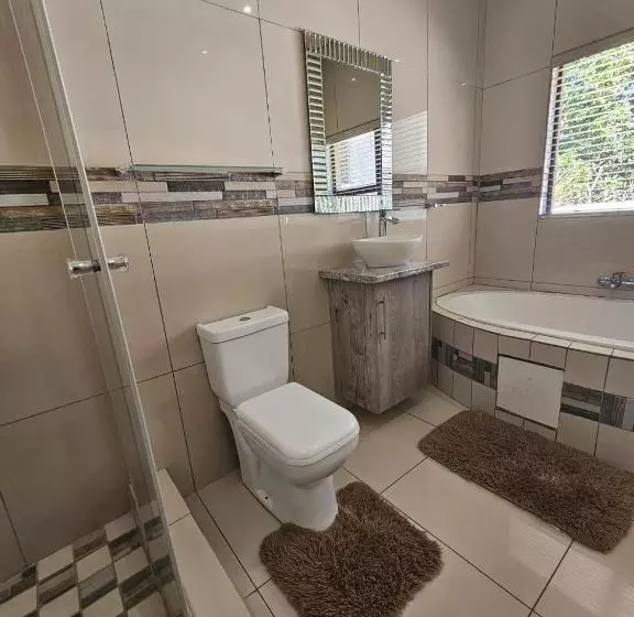 پانسیون Omosa Guest House