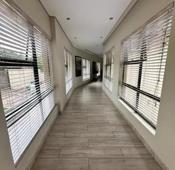 پانسیون Omosa Guest House