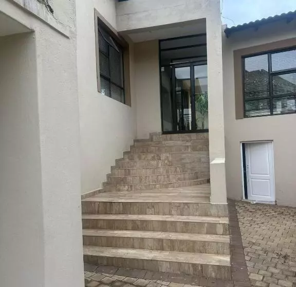 پانسیون Omosa Guest House