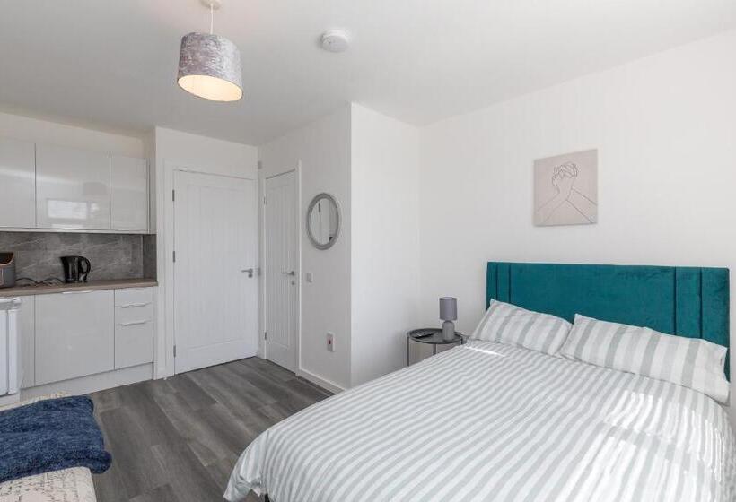 פנסיון 20 Leys Road Rooms 1 4