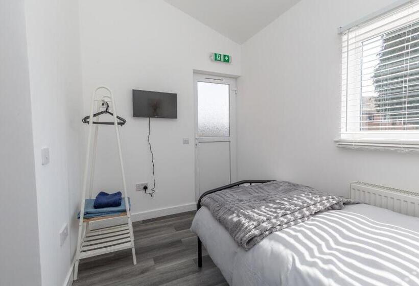 פנסיון 20 Leys Road Rooms 1 4