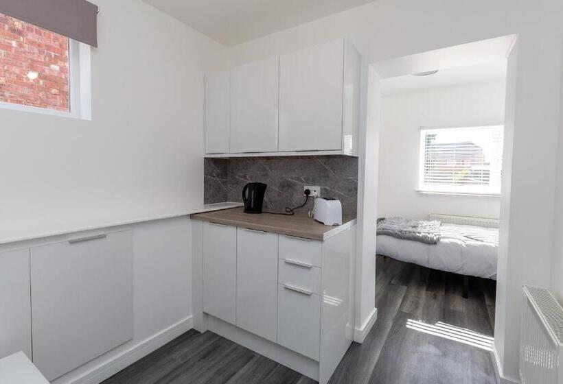 פנסיון 20 Leys Road Rooms 1 4