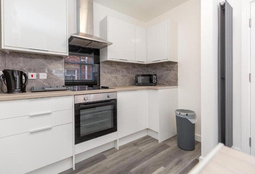 פנסיון 20 Leys Road Rooms 1 4