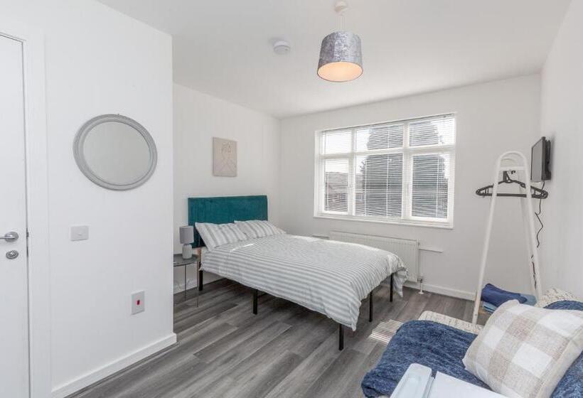 פנסיון 20 Leys Road Rooms 1 4