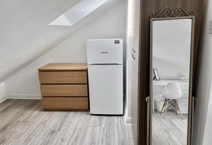 پانسیون Westfield London Shepherds Bush