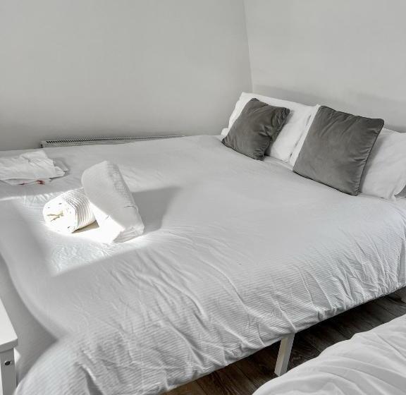 پانسیون Westfield London Shepherds Bush