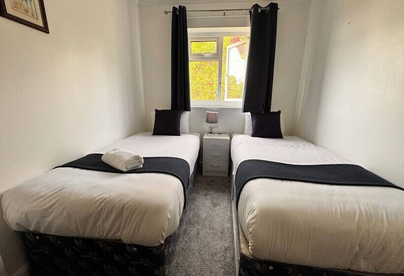 Pensione High Trees Guest House Gatwick