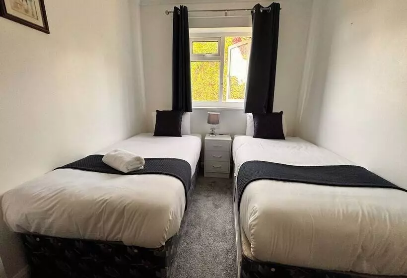 ペンション High Trees Guest House Gatwick