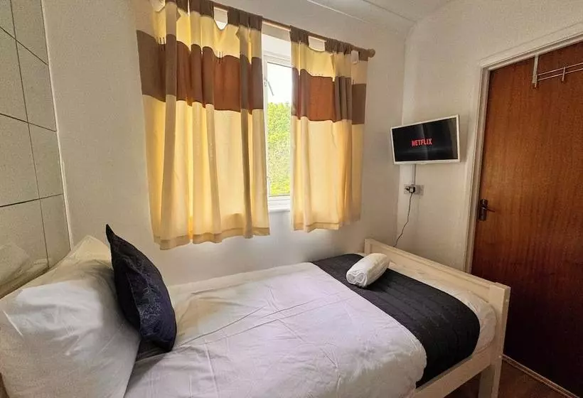 ペンション High Trees Guest House Gatwick