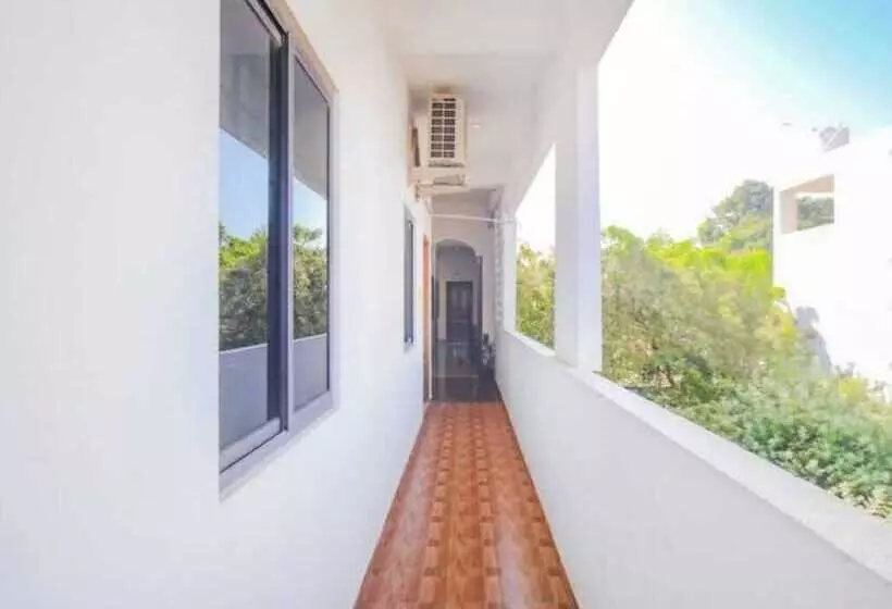 ペンション La Belle Residency Near Auroville Beach