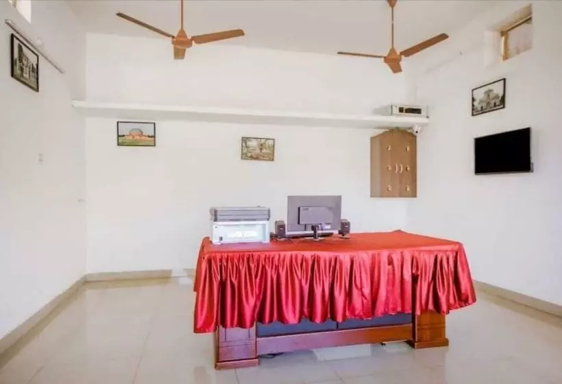 ペンション La Belle Residency Near Auroville Beach